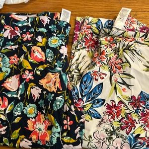2 Pairs of Floral Designed Capri Pants